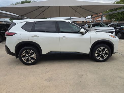 Used 2023 Nissan Rogue SV FWD image 2