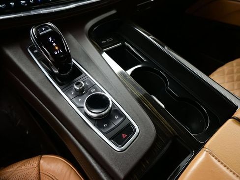 Used 2022 Cadillac Escalade Premium Luxury AWD/4WD image 20
