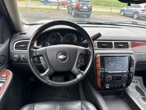 Used 2009 Chevrolet Suburban LT AWD/4WD image 13