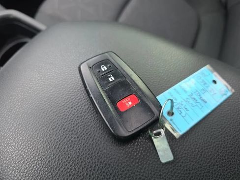 Used 2019 Toyota RAV4 XLE FWD image 33