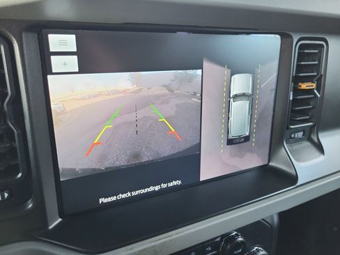 Used 2023 Ford Bronco Badlands image 17