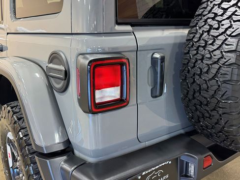 Used 2021 Jeep Wrangler Unlimited Rubicon w/ Uconnect 4C Nav & Sound Group AWD/4WD image 6