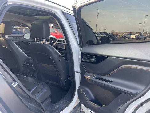 Used 2017 Jaguar F-PACE Prestige image 32
