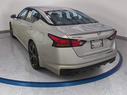 Used 2023 Nissan Altima 2.5 SR FWD image 8