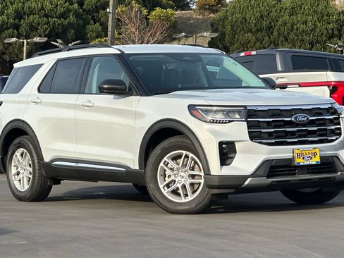 New 2025 Ford Explorer Active w/ Active Comfort Package image 2