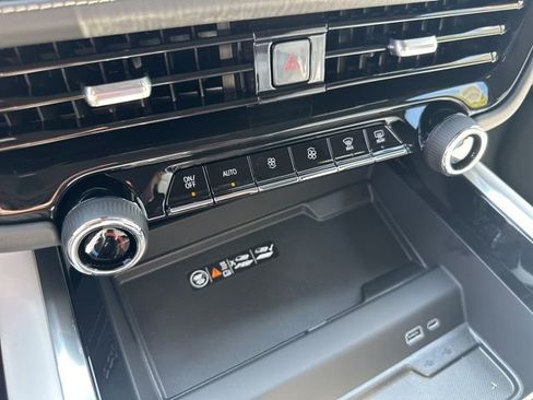 New 2025 Chevrolet Suburban Premier w/ Sun And Tow Package image 26