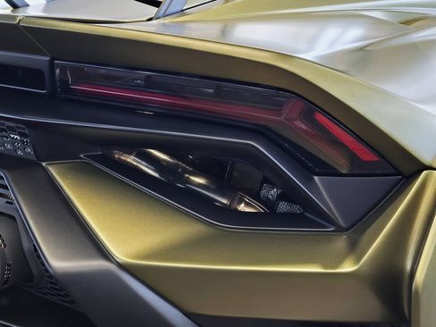 Used 2023 Lamborghini Huracan STO image 9