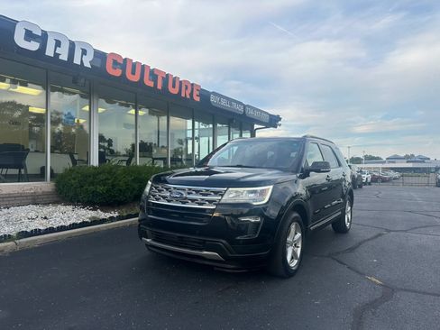 Used 2018 Ford Explorer XLT w/ Equipment Group 202A FWD image 1