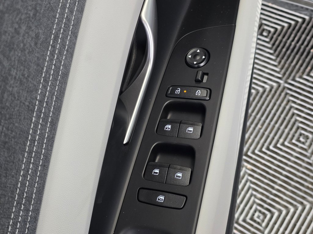 New 2026 Hyundai Elantra Limited FWD image 19