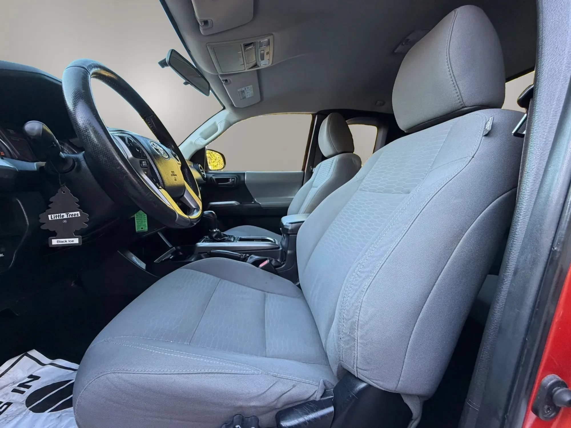 Used 2016 Toyota Tacoma SR5 RWD image 10