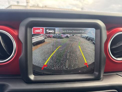 Used 2021 Jeep Wrangler Unlimited Rubicon w/ Xtreme Recon 35" Tire Package image 27