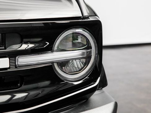 Used 2025 Ford Bronco Outer Banks image 5