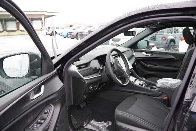 New 2025 Jeep Grand Cherokee Laredo X w/ Luxury Tech Group I AWD/4WD image 10