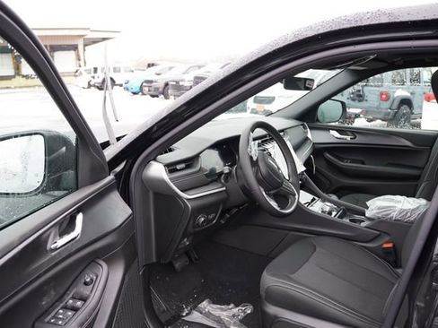 New 2025 Jeep Grand Cherokee Laredo X w/ Luxury Tech Group I AWD/4WD image 10