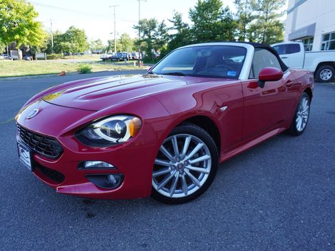 Used 2017 FIAT 124 Spider Lusso RWD image 3