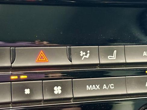 Used 2017 Jaguar F-PACE Premium image 19