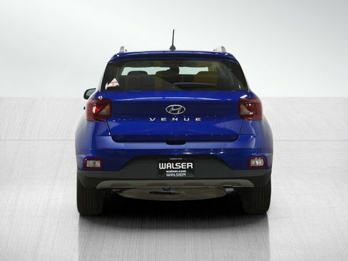 Used 2023 Hyundai Venue Limited image 4