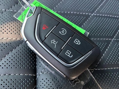 New 2026 Cadillac Lyriq V image 37