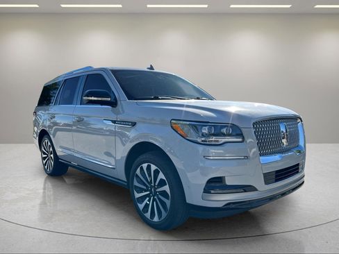 Used 2024 Lincoln Navigator Reserve AWD/4WD image 7