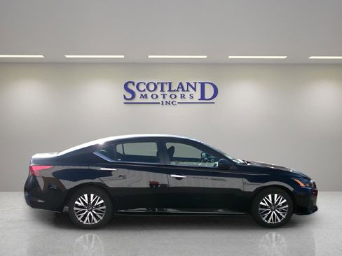 Used 2025 Nissan Altima 2.5 SV image 5