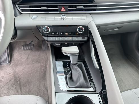 Used 2025 Hyundai Elantra SEL FWD image 19