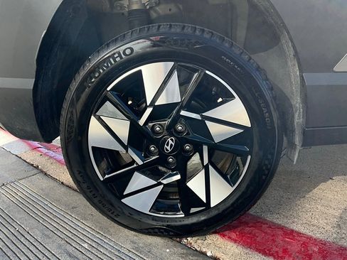 Used 2025 Hyundai Kona SEL image 9