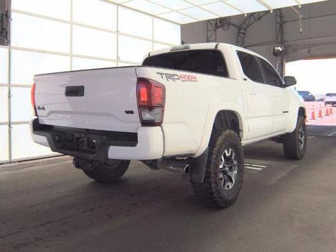 Used 2022 Toyota Tacoma SR5 w/ Technology Package AWD/4WD image 4
