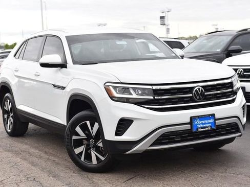 Used 2023 Volkswagen Atlas Cross Sport SE image 2