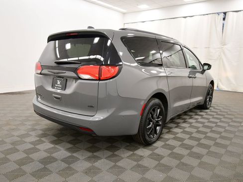 Used 2020 Chrysler Pacifica Touring-L w/ Advanced Safetytec Group AWD/4WD image 8