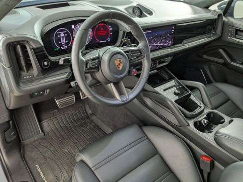 Certified 2025 Porsche Cayenne Turbo GT AWD/4WD image 4