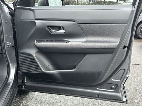 Certified 2025 Nissan Kicks SV image 15