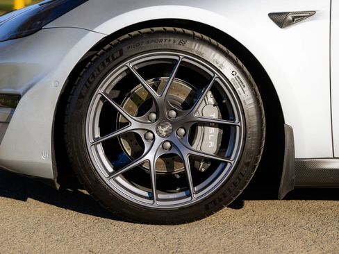 Used 2018 Tesla Model 3 Long Range image 19