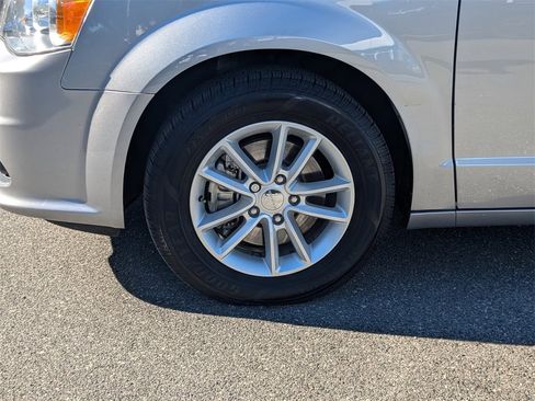 Used 2019 Dodge Grand Caravan SXT image 10