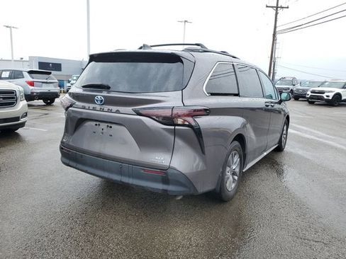 Used 2023 Toyota Sienna XLE image 4