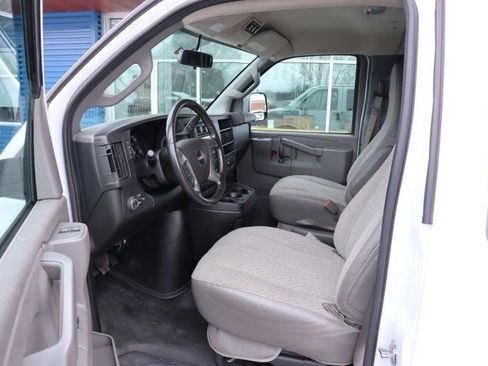 Used 2017 GMC Savana 3500 LS image 9