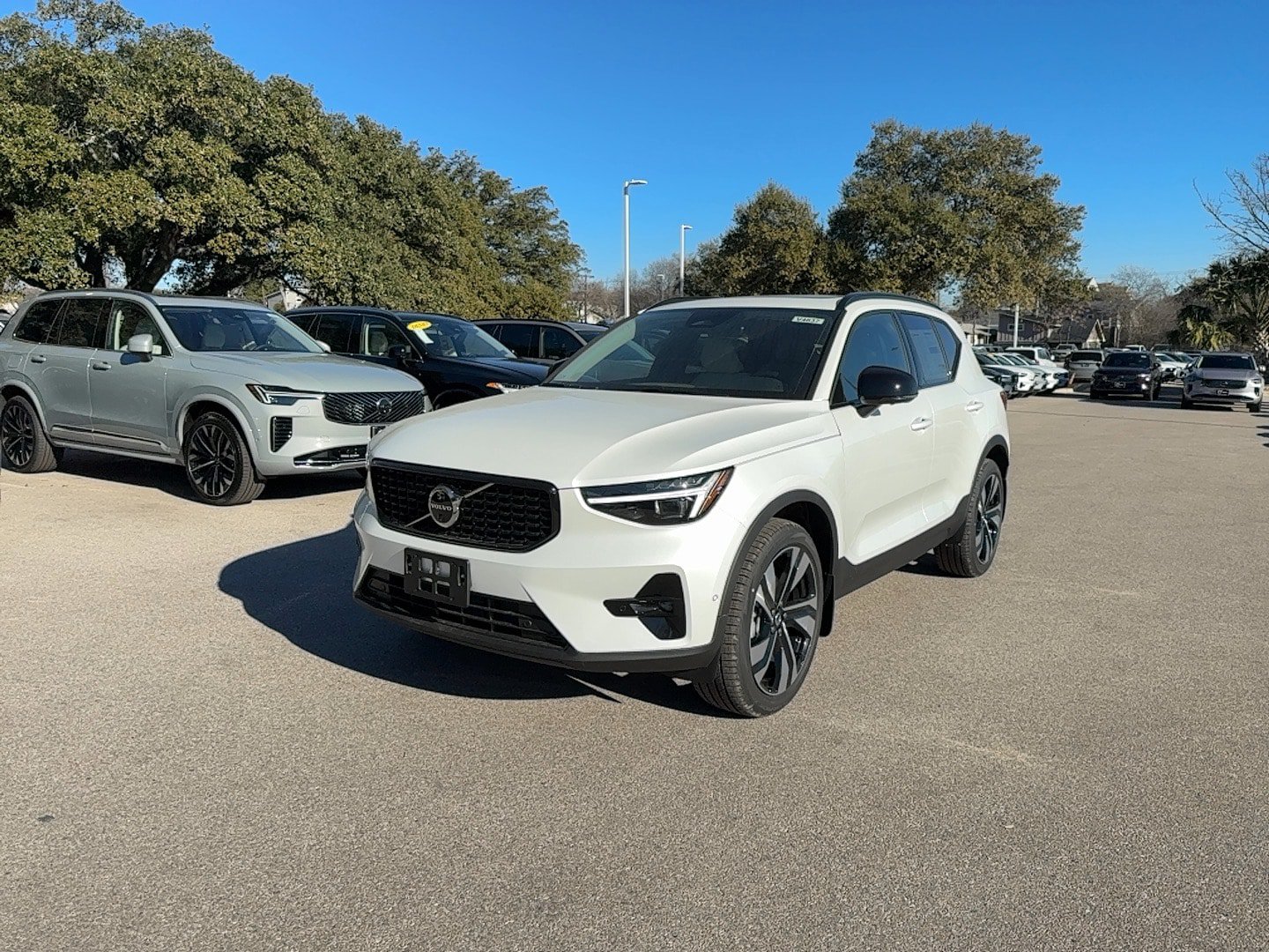 Used 2026 Volvo XC40 B5 Ultra w/ Climate Package AWD/4WD image 2