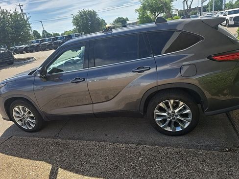 Used 2021 Toyota Highlander Limited FWD image 7