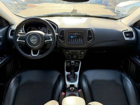 Used 2018 Jeep Compass Latitude w/ Popular Equipment Group FWD image 18