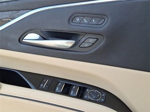 Certified 2022 Cadillac Escalade Premium Luxury w/ Performance Package image 24