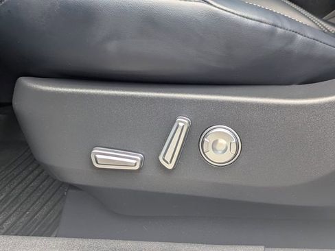 Used 2025 Lincoln Nautilus Reserve image 19