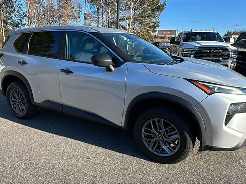 Used 2024 Nissan Rogue S image 5