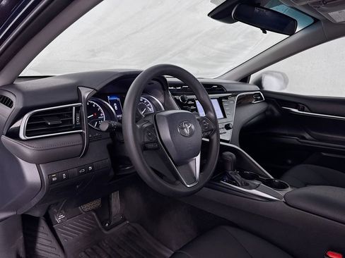 Used 2018 Toyota Camry LE image 12