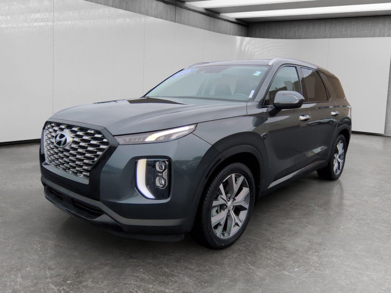 Used 2022 Hyundai Palisade SEL w/ Premium Package FWD image 3