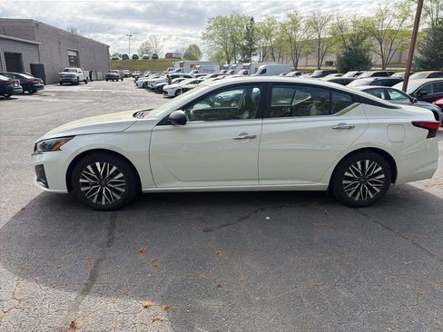 Used 2025 Nissan Altima 2.5 SV image 8