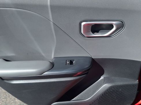 Used 2025 Kia K4 LXS image 12