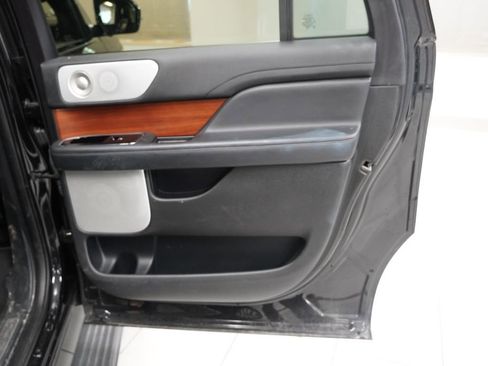 Used 2020 Lincoln Navigator L Reserve w/ Luxury Package AWD/4WD image 24