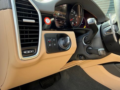 Certified 2022 Porsche Cayenne Coupe AWD/4WD image 23