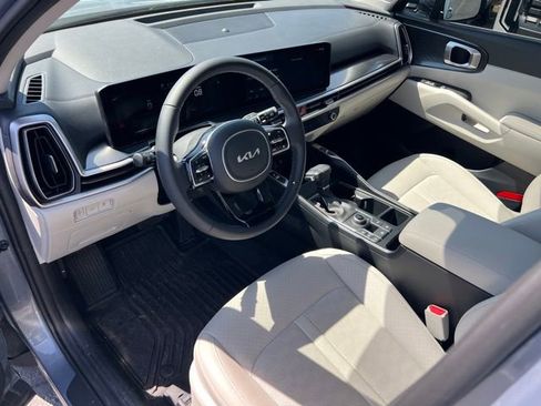 Certified 2025 Kia Sorento EX w/ Panoramic Sunroof Package AWD/4WD image 13
