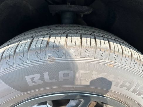 Used 2024 Chrysler Pacifica Touring-L FWD image 14