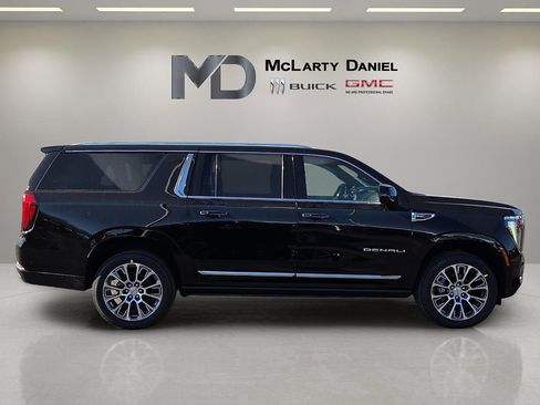 New 2026 GMC Yukon XL Denali w/ Sun & Power Step Package AWD/4WD image 6